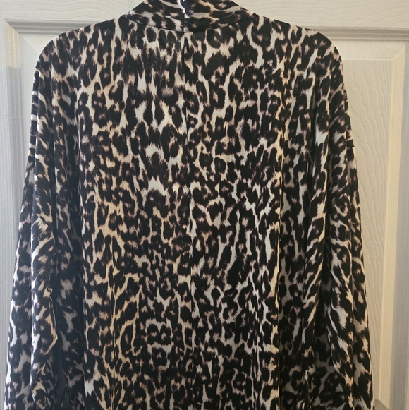 Women's Robe - Leopard Print - Picture 9 of 10